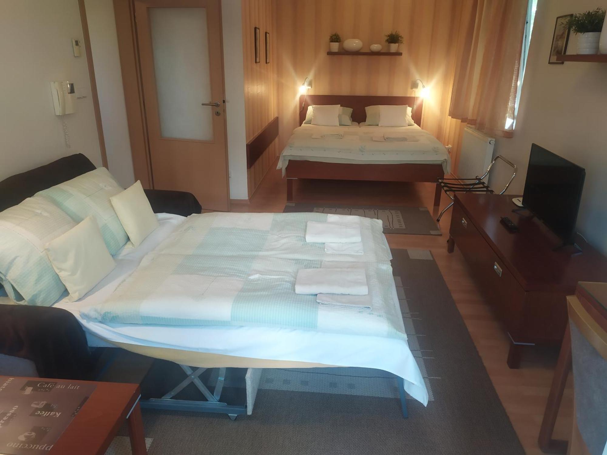 Gonda Apartments Hradec Králové エクステリア 写真